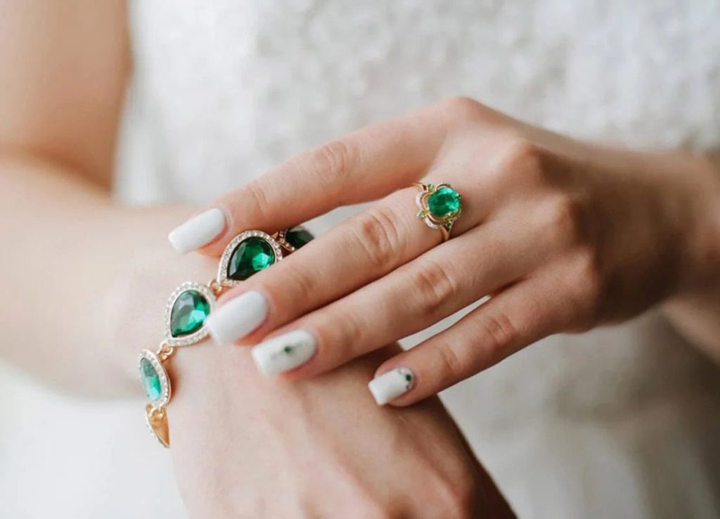 About green gem Jewelry that will instantly a fashion Blog 01 1024x738 1